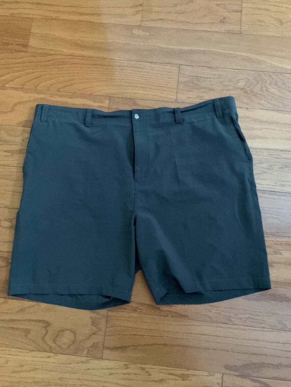 Men”s Callaway charcoal grey shorts.  Size 48 B. 8.5” inseam. Good condition.